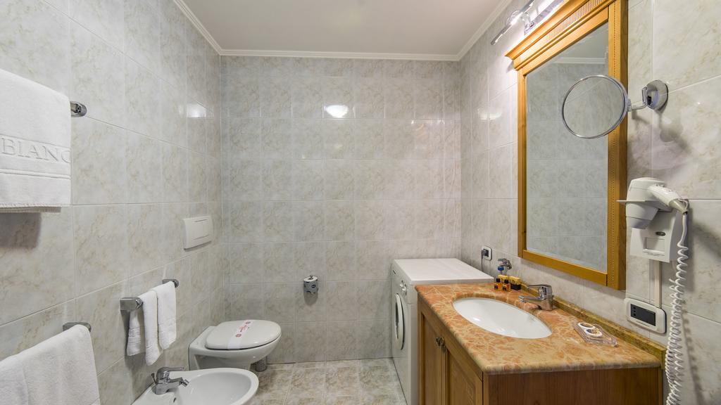 Hotel Ville Bianchi Grado Exteriör bild