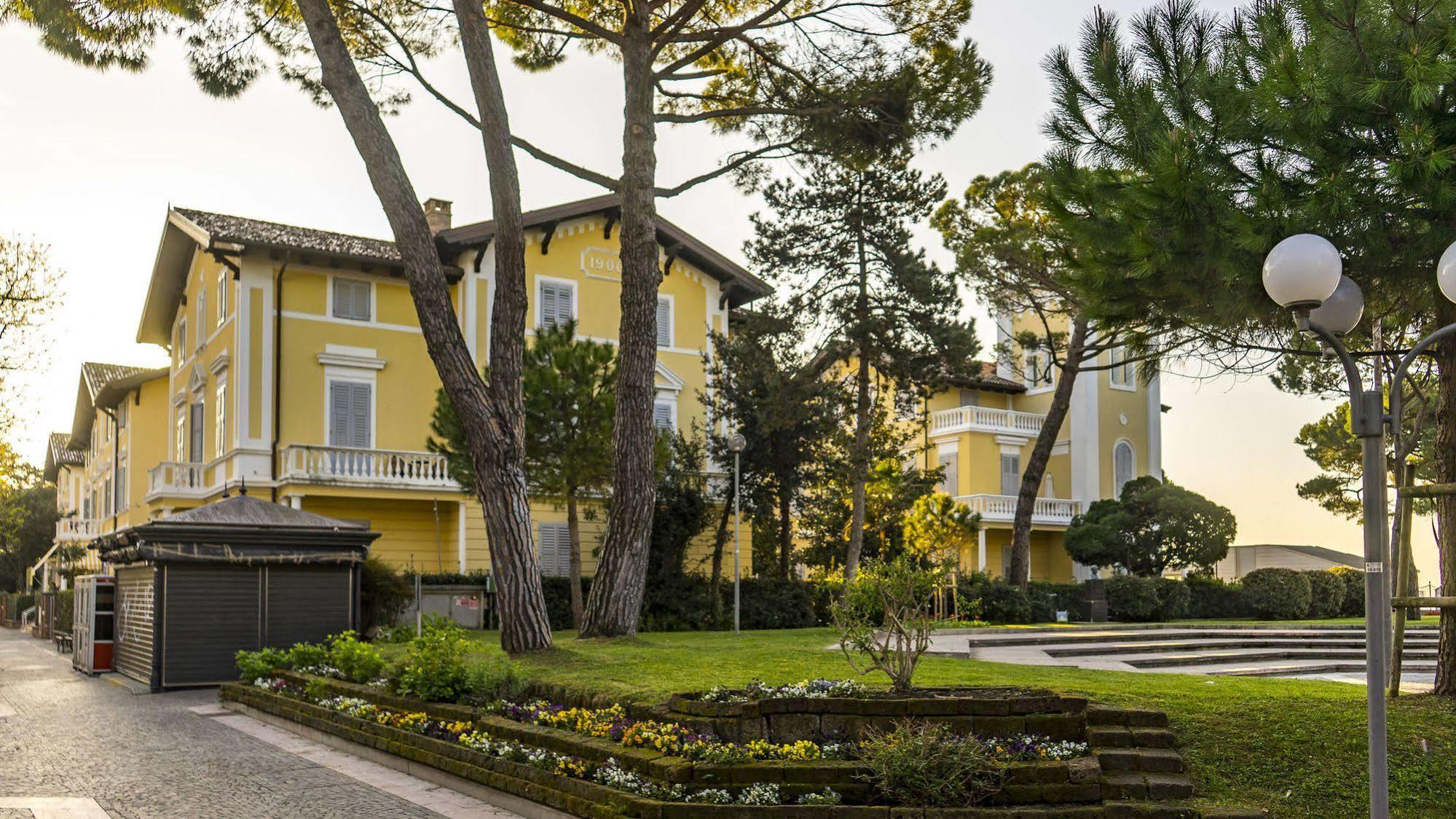 Hotel Ville Bianchi Grado Exteriör bild