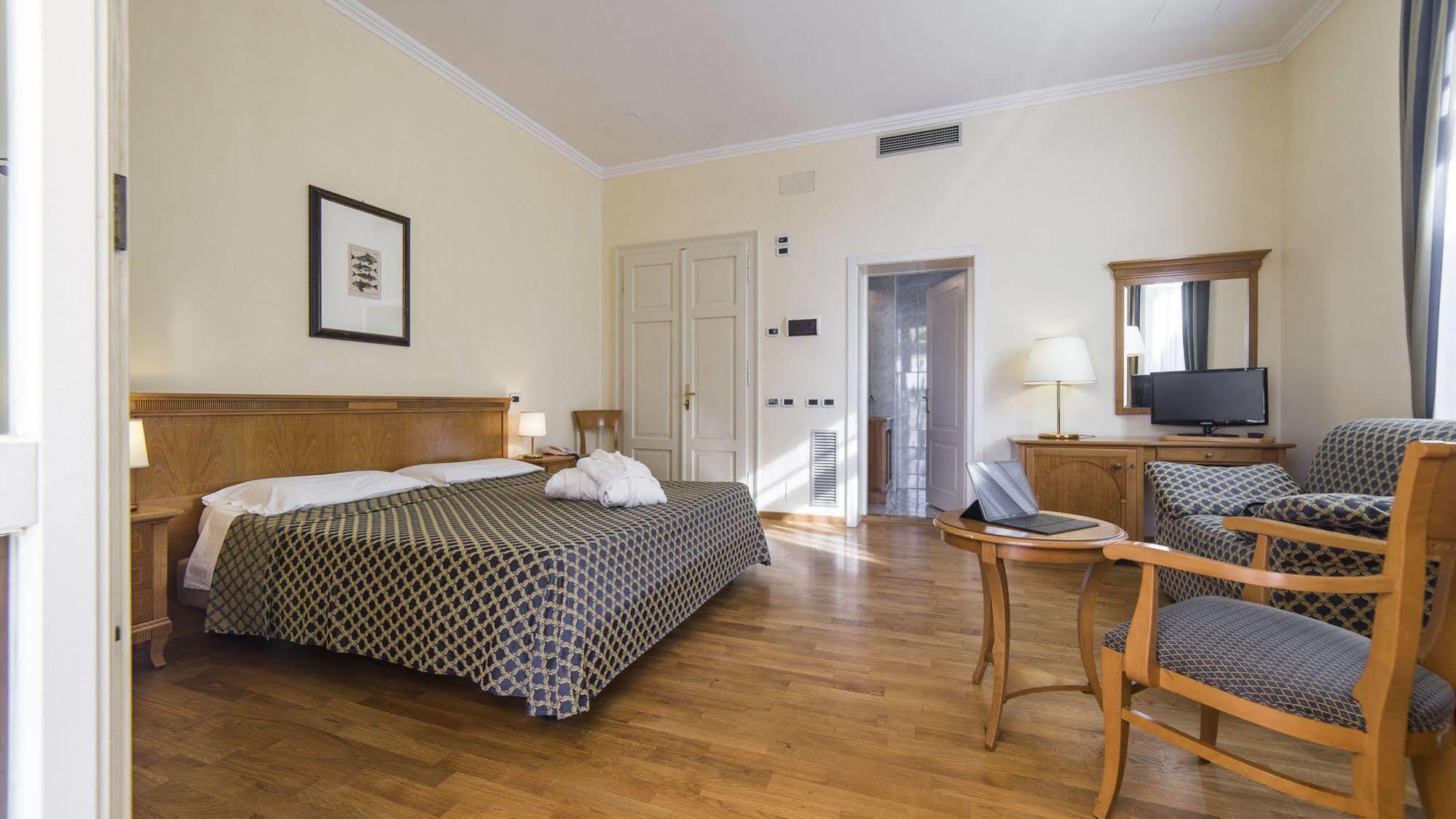 Hotel Ville Bianchi Grado Exteriör bild