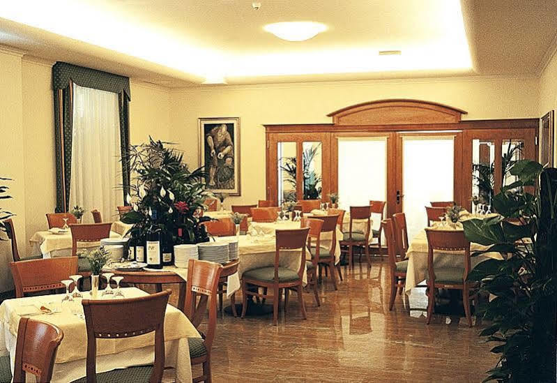 Hotel Ville Bianchi Grado Exteriör bild